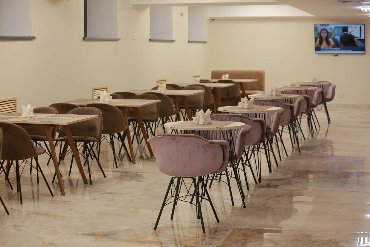 Infinity Plaza Block 1 Hotel Atyrau Luaran gambar