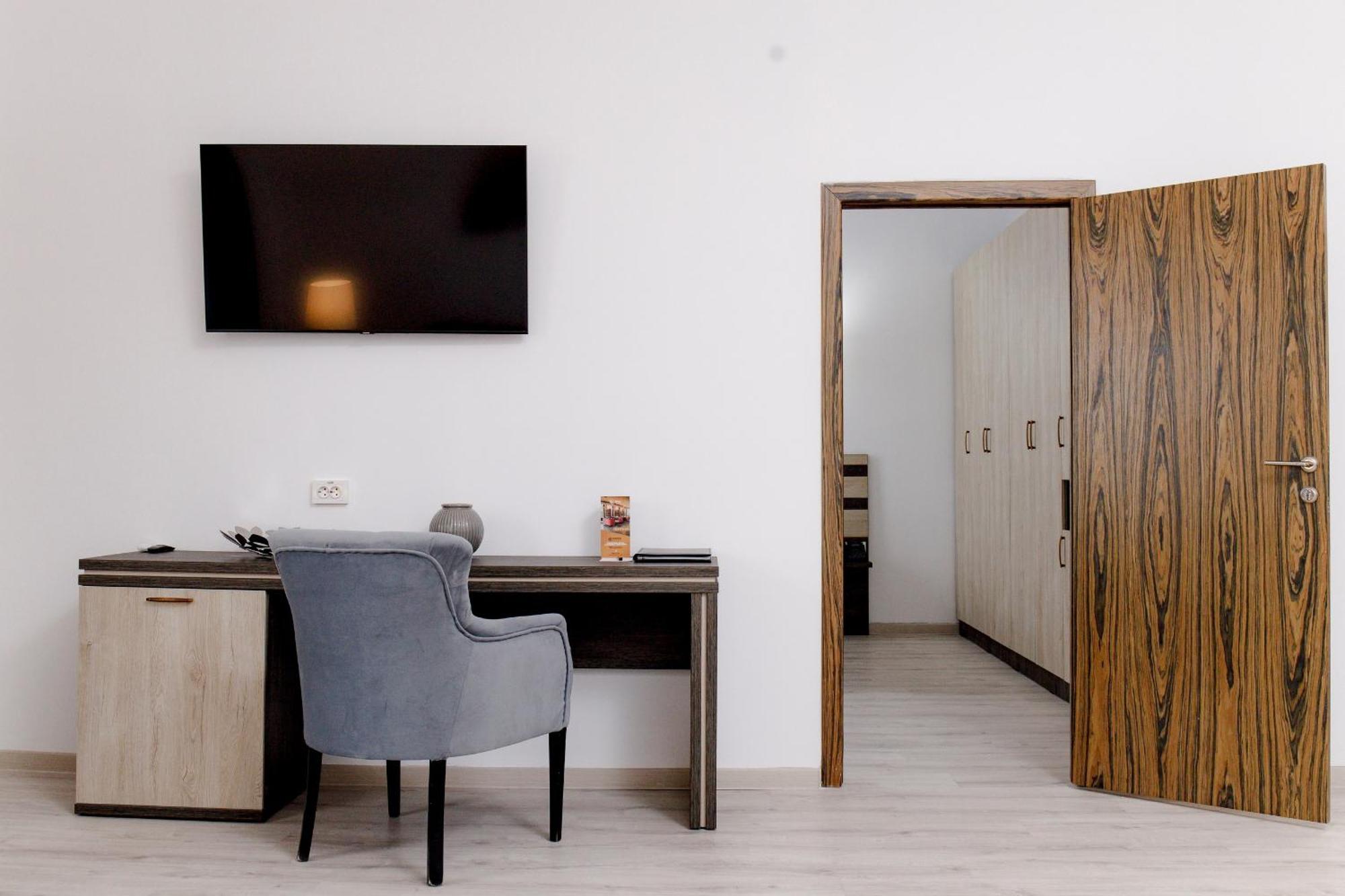 Infinity Plaza Block 1 Hotel Atyrau Luaran gambar