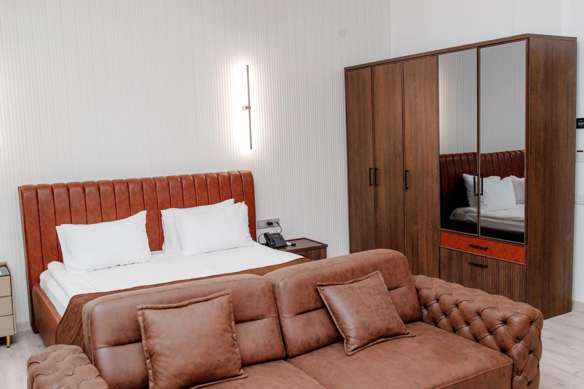 Infinity Plaza Block 1 Hotel Atyrau Luaran gambar
