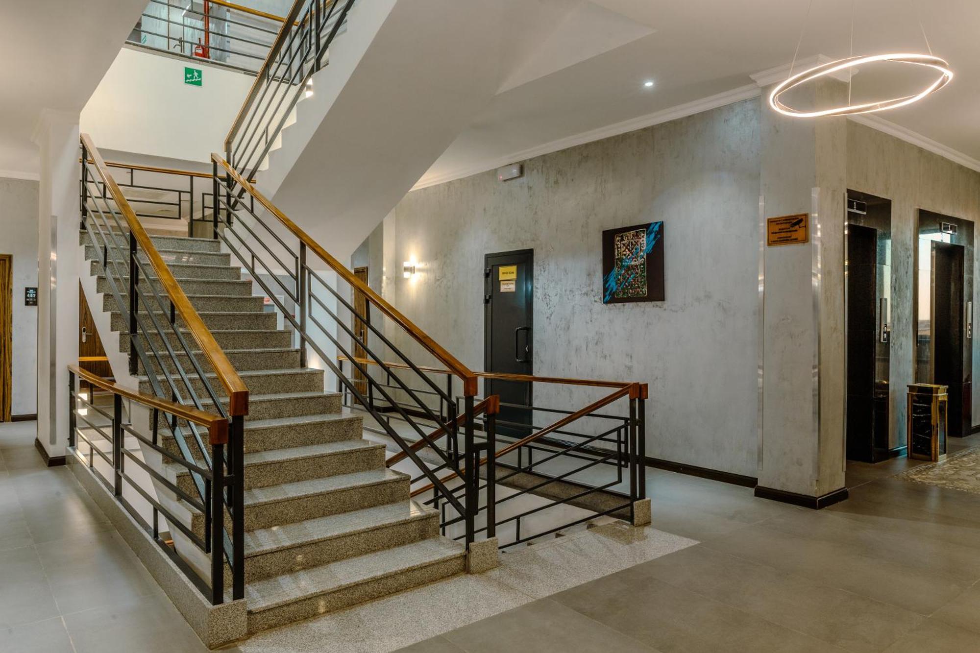 Infinity Plaza Block 1 Hotel Atyrau Luaran gambar