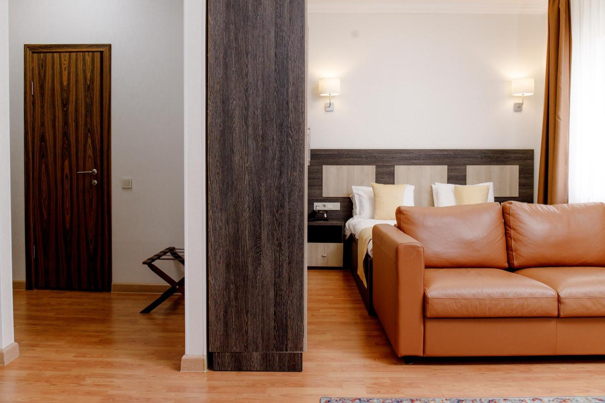 Infinity Plaza Block 1 Hotel Atyrau Luaran gambar