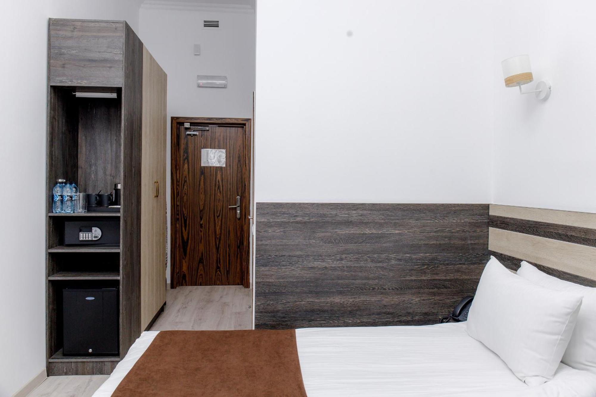 Infinity Plaza Block 1 Hotel Atyrau Luaran gambar